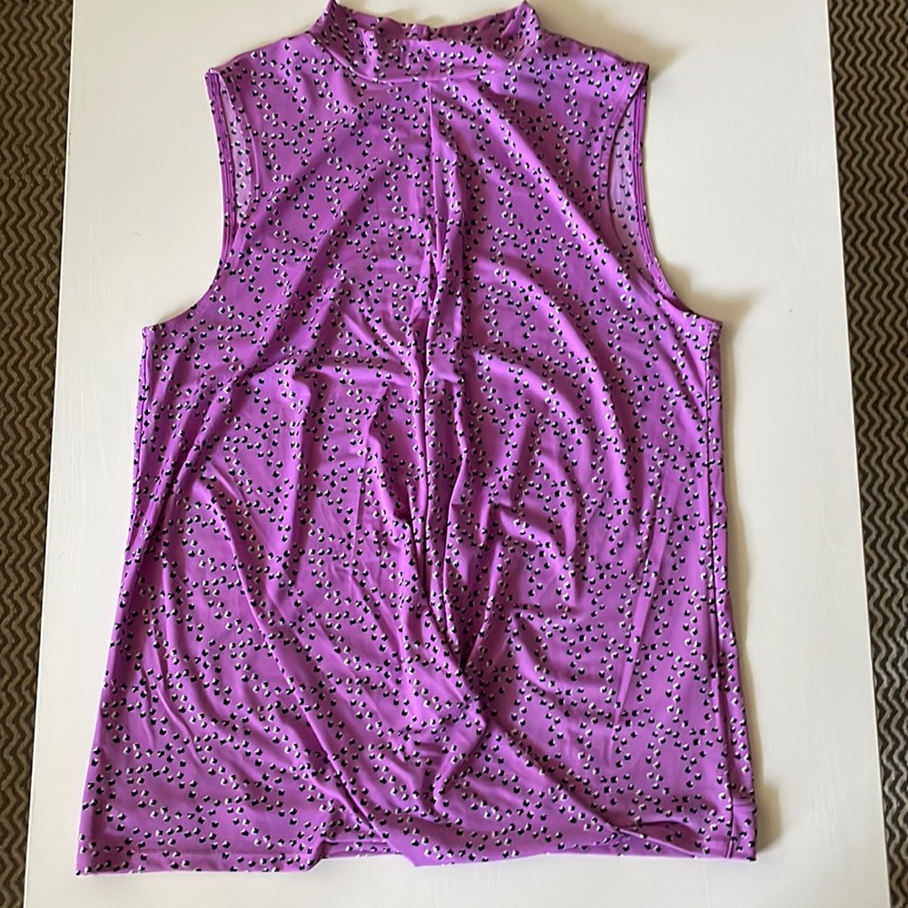 Banana republic sleeveless top (M)